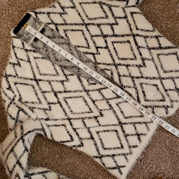 Avec Les Filles Black & White Eyelash Cardigan Size M - Picture 10 of 10